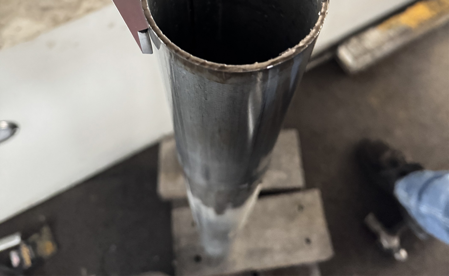 TM100 多形状成形単頭チューブエンド成形機 TM100 多形状成形単頭チューブエンド成形機