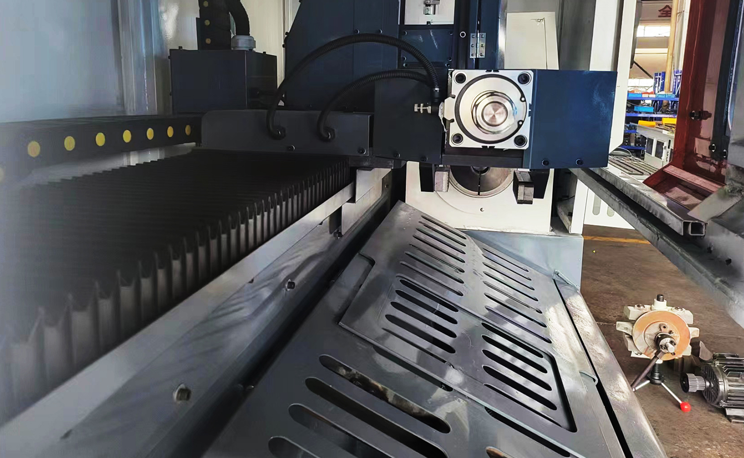 MCJG120 3D レーザーチューブ切断機 MCJG120 3D レーザーチューブ切断機