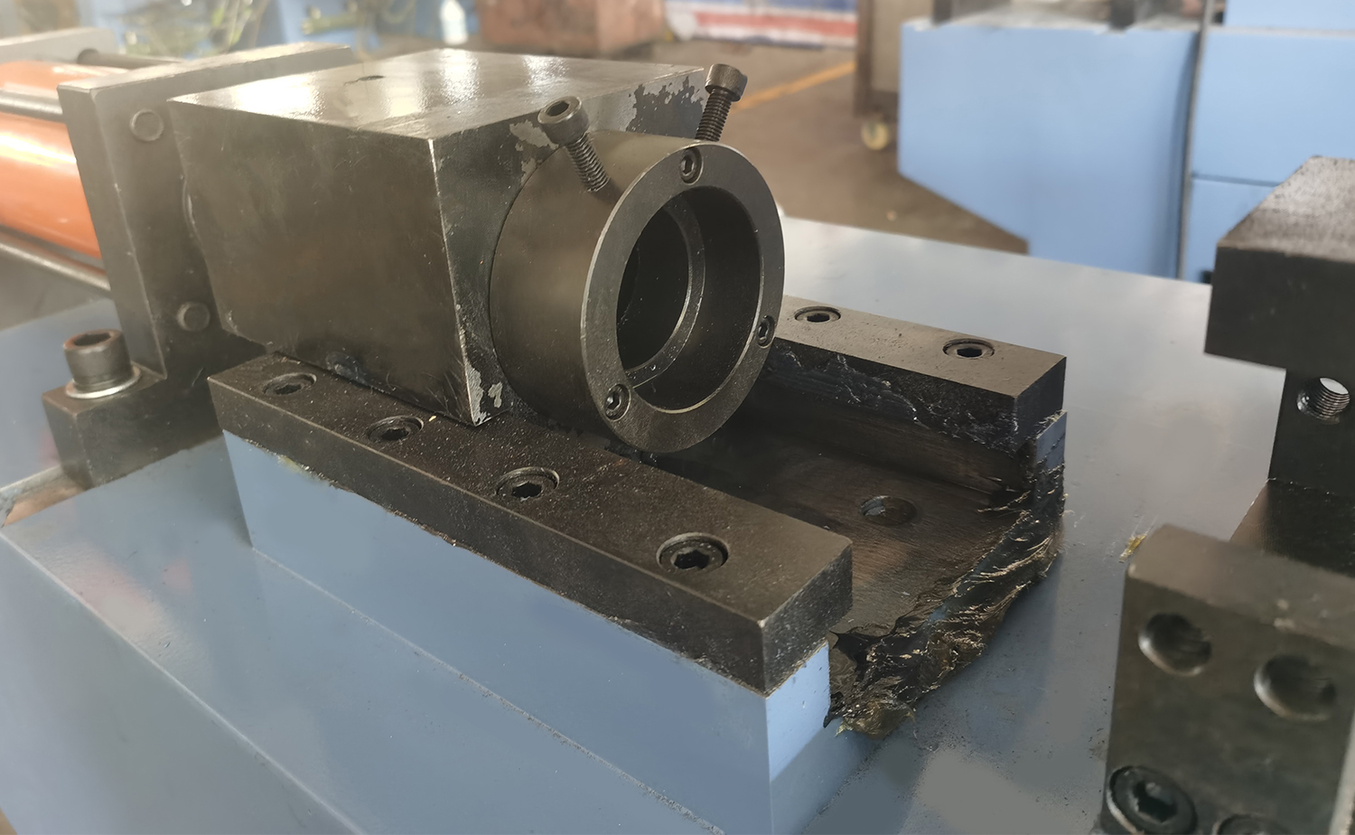 TM40 高効率自動シングルヘッドチューブエンド成形機 TM40 高効率自動シングルヘッドチューブエンド成形機