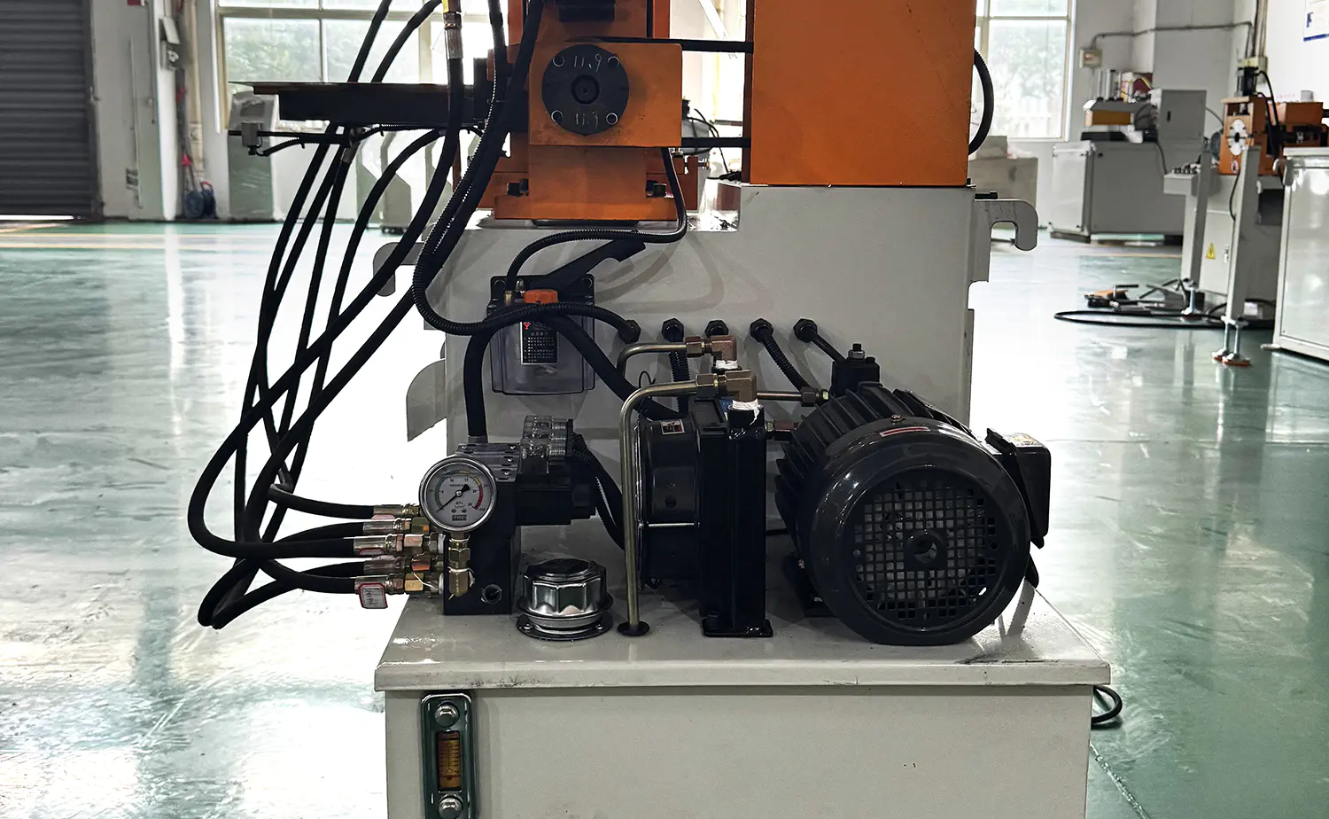 EF PV1シリーズ 油圧式半自動管面取り機 EF PV1シリーズ 油圧式半自動管面取り機