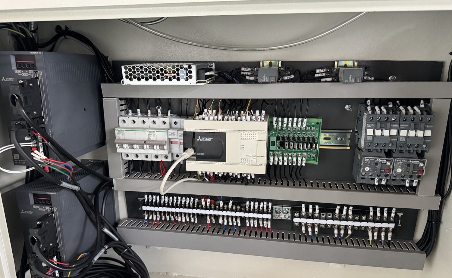 DEF680CNCシリーズ 高速サーボ両頭管面取り機 DEF680CNCシリーズ 高速サーボ両頭管面取り機