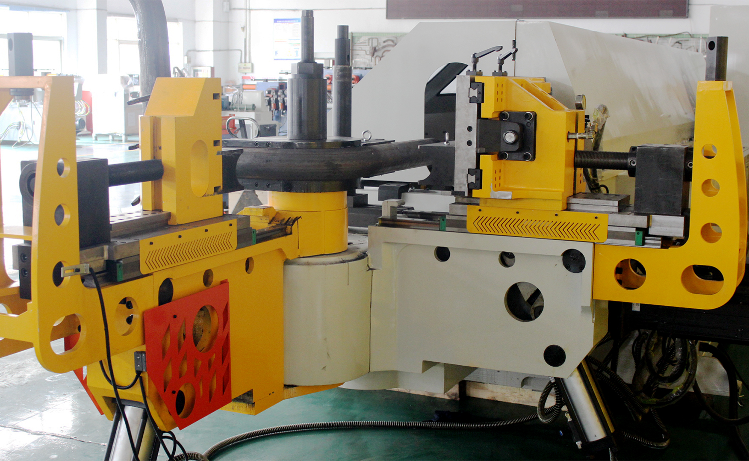 CNC Mシリーズ全自動マルチラジアスチューブベンディングマシン CNC Mシリーズ全自動マルチラジアスチューブベンディングマシン