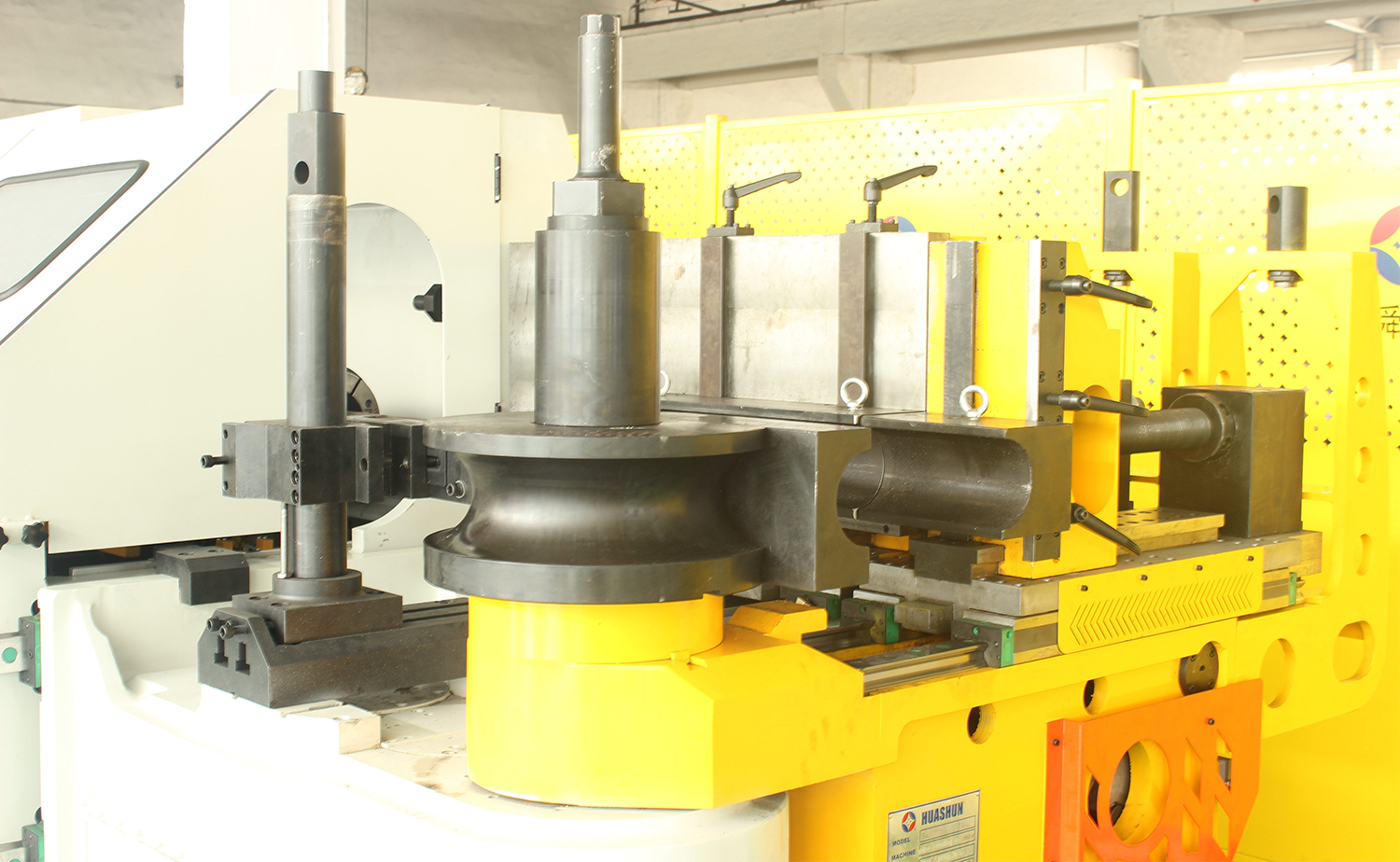 CNC Mシリーズ全自動マルチラジアスチューブベンディングマシン