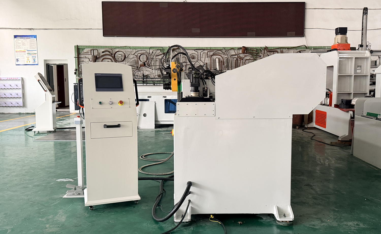 DB CNC ダブルヘッドチューブベンディングマシン DB CNC ダブルヘッドチューブベンディングマシン