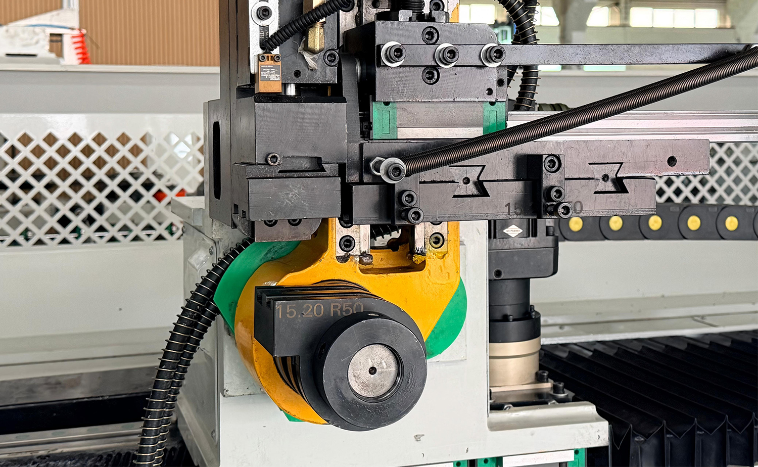 DB CNC ダブルヘッドチューブベンディングマシン DB CNC ダブルヘッドチューブベンディングマシン